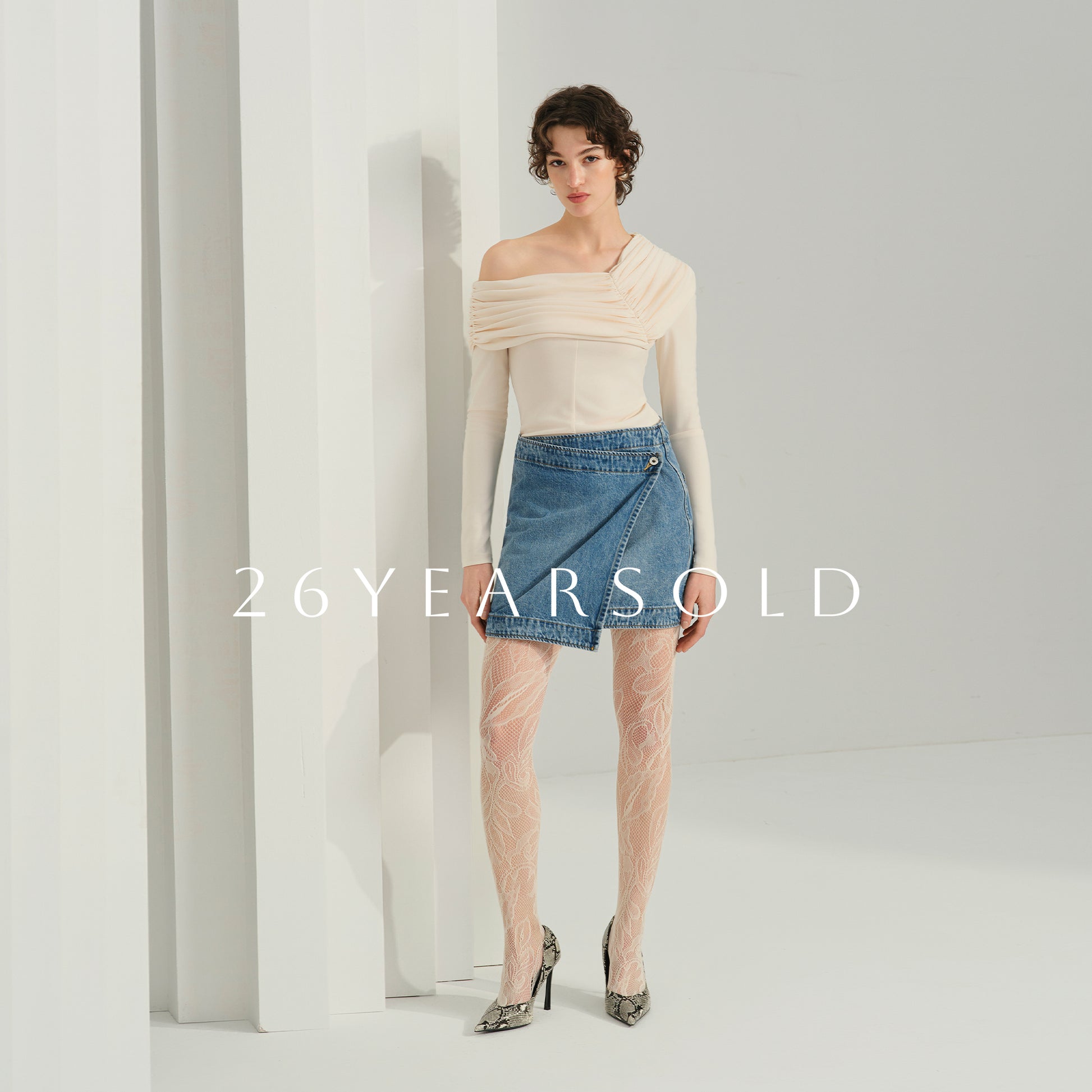 26YEARSOLD Soft Masonry Top Ivory