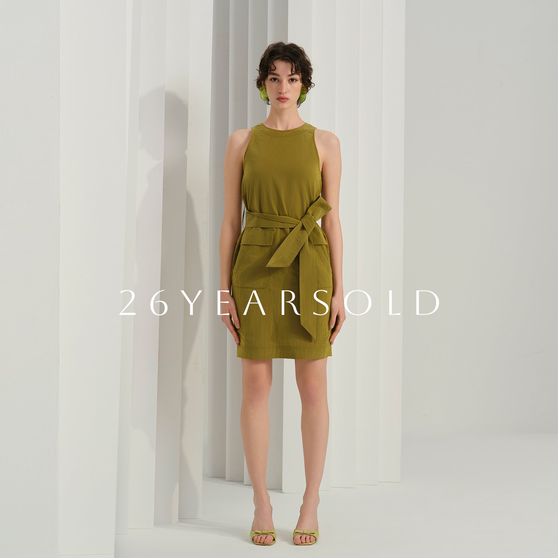 Sleeveless Belted Vest Dress for Everyday Chic 26YEARSOLD Sleeveless Belted Vest Dress for Everyday Chic 26YEARSOLD