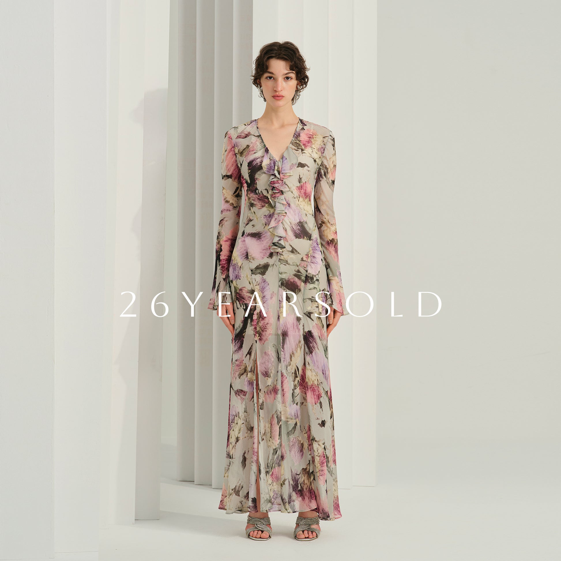 Flowing Floral Chiffon Maxi Dress for Romantic Outings 26YEARSOLD Flowing Floral Chiffon Maxi Dress for Romantic Outings 26YEARSOLD